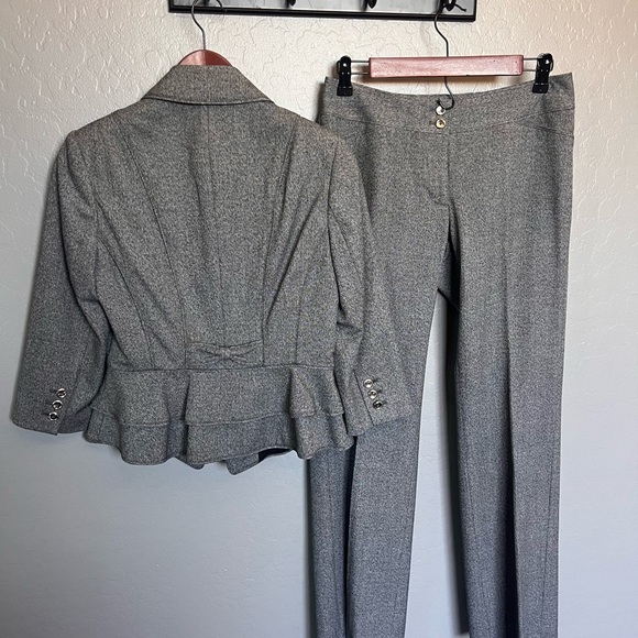 White House Black Market Business Suite - Grey looks great on! Closet staple - Picture 4 of 9
